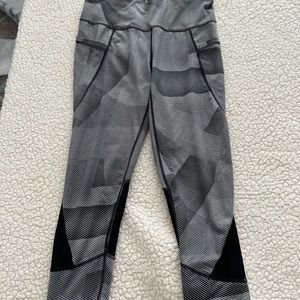 Athleta Capri - Cropped Side Pockets Black Gray  Size s